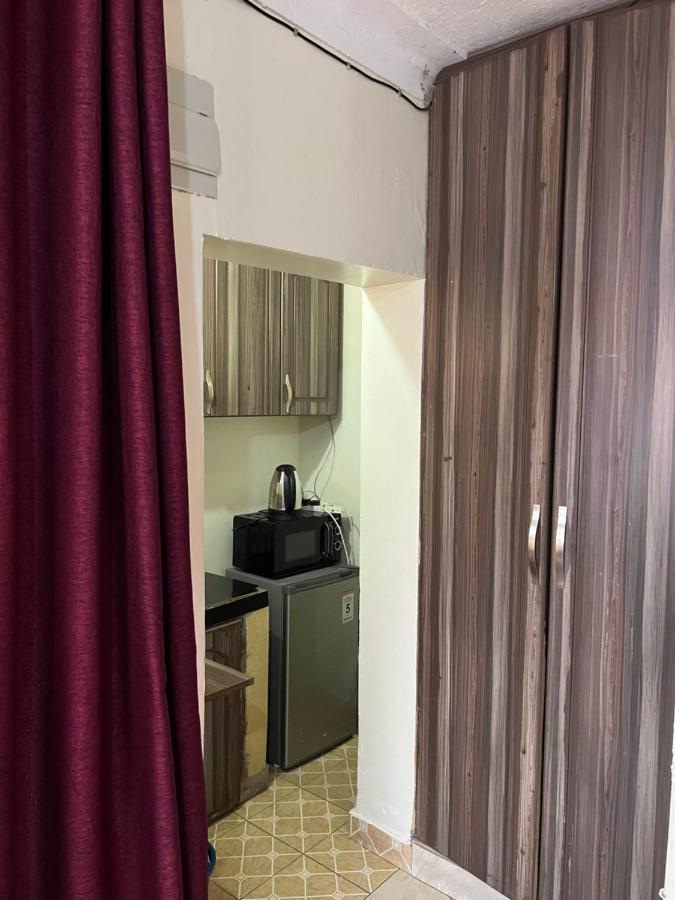 Lark Suites -Bukoto كامبالا المظهر الخارجي الصورة